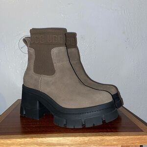 UGG 6.5 BROOKLYN CHELSEA BOOT HICKORY WATERPROOF SUEDE